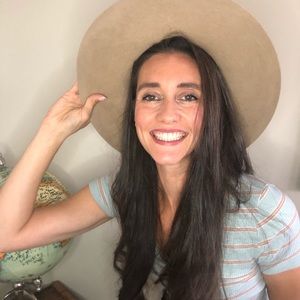 Meet your Posher, Emily